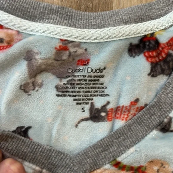 Cute Dog Print Pajama Top - Cuddl Duds Small - fuzzy - Picture 2 of 2